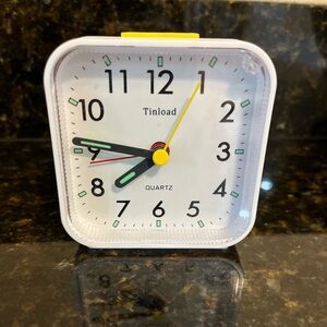 Tinload Quartz alarm clock - 3 1/3 H x 3 1/4 W x 1 1/4 D